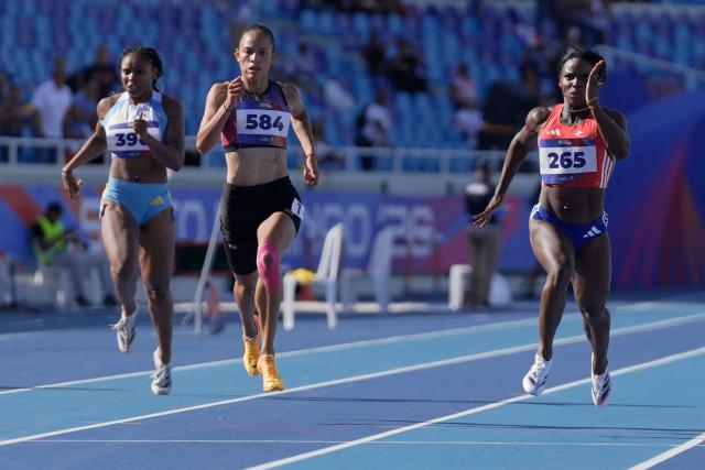(L to R) US Virgin Islands' Saraiah Walkes, Venezuela's Orangys Jimenez and Dominican Republic's Liranyi Alonso compete in the women's 200m semifinal, heat 1, during the XXV Central American and Caribbean Games at the Felix Sanchez Olympic Stadium in Santo Domingo on August 5, 2026. (Photo by Francesco SPOTORNO / AFP)