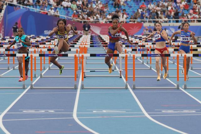 (L to R) Bahamas' Denisha Cartwright, Colombia's Maria Murillo, Cuba's Greisys Roble, Puerto Rico's Paola Vazquez and British Virgin Islands' Deya Erickson compete in the women's 100m hurdles final during the XXV Central American and Caribbean Games at the Felix Sanchez Olympic Stadium in Santo Domingo on August 5, 2026. (Photo by Francesco SPOTORNO / AFP)