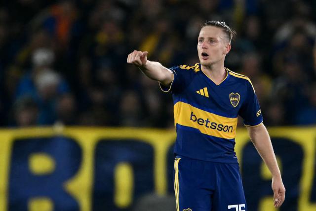 Boca Juniors' midfielder #25 Santiago Ascacibar celebrates scoring the opening goal during the Argentine Professional League 2026 Clausura football match between Boca Juniors and Estudiantes at the Tomas Adolfo Duco stadium in Buenos Aires on August 5, 2026. (Photo by Luis ROBAYO / AFP)