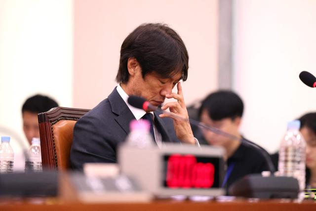 (FILES) Former South Korean men's national team head coach Hong Myung-bo attends the hearing on the Korea Football Association (KFA) over a controversy surrounding its management at the National Assembly in Seoul on July 30, 2026. Police conducted "search and seizure operations" at the Korea Football Association's offices, probing allegations of "obstruction of business" in the recruitment of former coach Hong Myung-bo, a police spokesman told AFP on August 6, 2026. (Photo by Chung Sung-Jun / POOL / AFP)