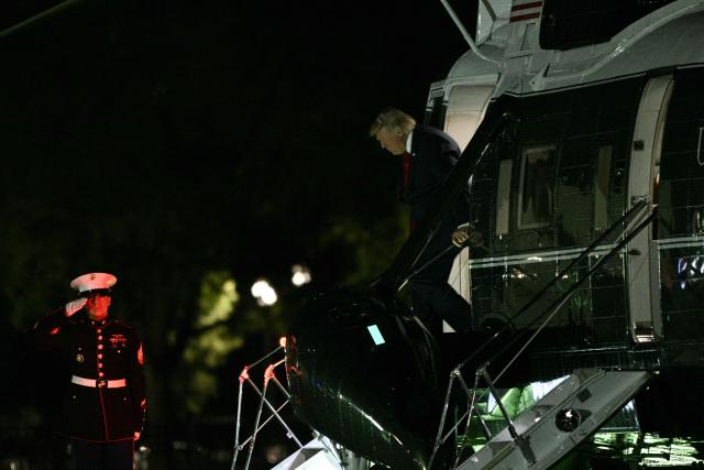 US President Donald Trump steps off Marine One on the Ellipse near the White House in Washington, DC, on August 5, 2026. Trump is returning to the White House after promoting the administration’s tax-cut policies, including the "no tax on tips" in Las Vegas. (Photo by Brendan SMIALOWSKI / AFP)
