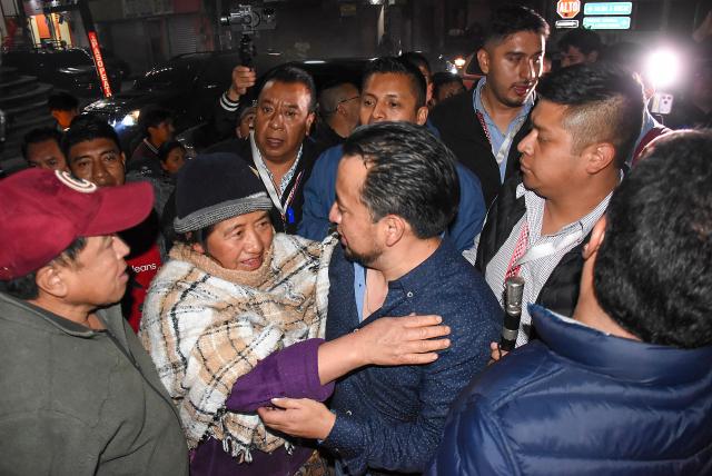 Mayan leader and Deputy Minister of Energy and Mines Luis Pacheco (C-R) is welcomed by relatives and local residents after being released from prison in Totonicapan, Guatemala, on August 5, 2026. On August 5, a Guatemalan criminal court judge granted house arrest to two Indigenous leaders considered "prisoners of conscience" by Amnesty International, after 15 months of pretrial detention for leading protests against former Attorney General Consuelo Porras. (Photo by Gustavo RODAS / AFP)