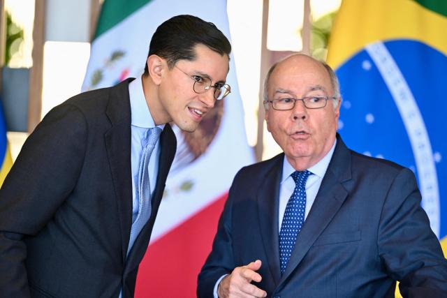 Mexico's Foreign Secretary Roberto Velasco Alvarez (L) and Brazilian Foreign Minister Mauro Vieira chat during a ceremony to sign agreements at Itamaraty Palace in Brasilia on August 6, 2026. (Photo by Evaristo Sa / AFP)