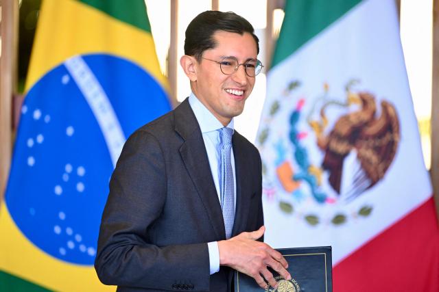 Mexico's Foreign Secretary Roberto Velasco Alvarez gestures during a ceremony to sign agreements at Itamaraty Palace in Brasilia on August 6, 2026. (Photo by Evaristo Sa / AFP)