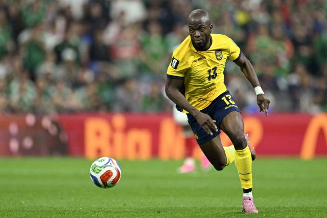 (FILES) Ecuador's forward #13 Enner Valencia controls the ball during the 2026 World Cup round of 32 football match between Mexico and Ecuador at the Mexico City Stadium in Mexico City on June 30, 2026. Boca Juniors announced on August 6, 2026 that the experienced striker will join the Argentine club and is expected to arrive in Buenos Aires on August 7. (Photo by CARL DE SOUZA / AFP)