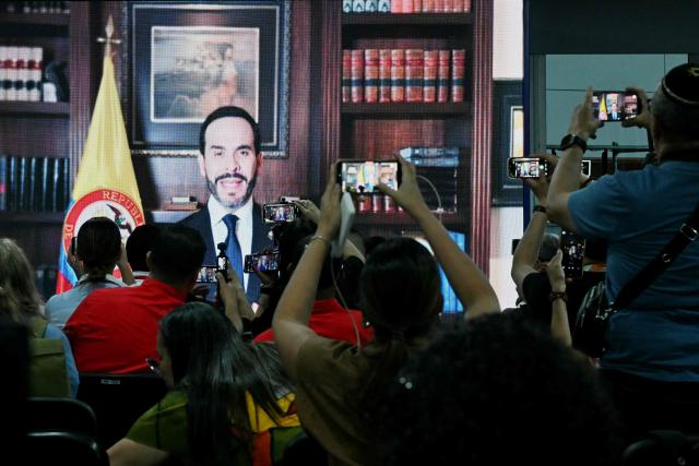 A giant screen displays Colombian president-elect Abelardo de la Espriella delivering a message to the press via Zoom ahead of his inauguration at Arena USC in Cali, Colombia, on August 6, 2026. (Photo by Luis ACOSTA / AFP)