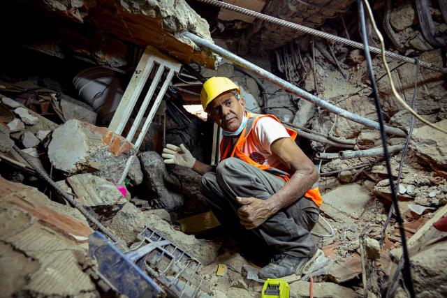 Manuel Cedeno participates in the recovery of bodies from the rubble of a building that collapsed during the earthquake of June 24, in La Guaira, Venezuela, on August 6, 2026. (Photo by Maxwell BRICENO / AFP)
