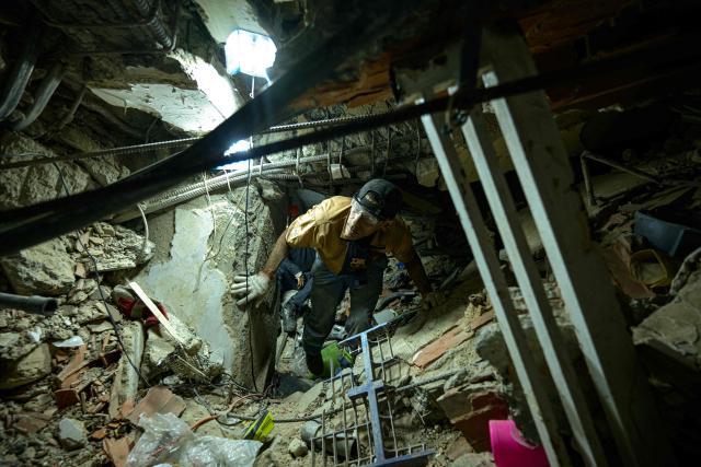 Marcel Hernandez takes part in the recovery of bodies from the rubble of a building that collapsed during the earthquake of June 24, in La Guaira, Venezuela, on August 6, 2026. (Photo by Maxwell BRICENO / AFP)