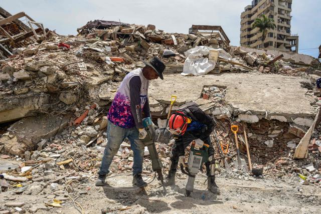 Workers remove debris from a collapsed structure in an area affected by the earthquake of June 24, in La Guaira, Venezuela, on August 6, 2026. (Photo by Maxwell BRICENO / AFP)