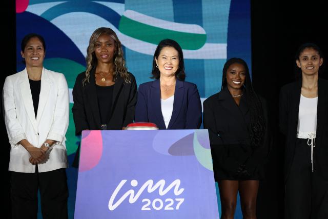 Peru's President Keiko Fujimori (C) smiles alongside Colombian Paralympic athlete Karen Palomeque (C-L) and US gymnast Simone Biles (C-R) during the official countdown celebrations marking one year until the 2027 Pan American Games in Lima on August 6, 2026. (Photo by Connie FRANCE / AFP)