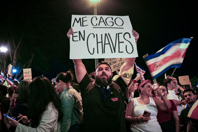 People take part in a protest in defense of the judiciary, the separation of powers and the rule of law in San Jose on August 6, 2026, amid concerns over proposed judicial reforms by President Laura Fernandez. Thousands of people protested in Costa Rica on August 6 against what they see as a threat by President Laura Fernandez to the country's judiciary, in a nation widely regarded as one of the region's most stable democracies. (Photo by ALEJANDRA VALENZUELA / AFP)