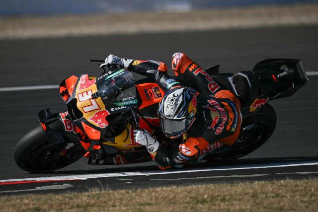 Red Bull KTM Factory Racing's Spanish rider Pedro Acosta takes part in the MotoGP Practice Session on the first day of the MotoGP British Grand Prix weekend at Silverstone circuit, central England on August 7, 2026. (Photo by Glyn KIRK / AFP)