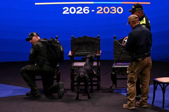A police dog sniffs the stage before Colombian President-elect Abelardo de la Espriella takes the oath of office during his inauguration ceremony at the Universidad Santiago de Cali in Cali, Colombia, on August 7, 2026. (Photo by Luis ACOSTA / AFP)