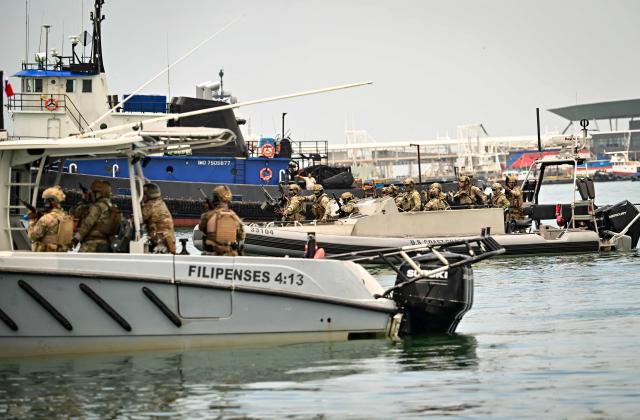Soldiers from several countries take part in the multinational Panamax 2026 exercise at the Pacific entrance to the Panama Canal in Panama on August 7, 2026. The Panamax 2026 exercise brings together 1,700 military personnel from armed forces across the Americas, the Caribbean and Europe to strengthen regional cooperation and interoperability. (Photo by MARTIN BERNETTI / AFP)