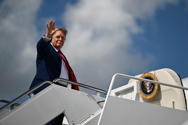 US President Donald Trump waves as he boards Air Force One at Joint Base Andrews, Maryland, on August 7, 2026 as he departs for his New Jersey golf club in Bedminster for the weekend. (Photo by Kent NISHIMURA / AFP)