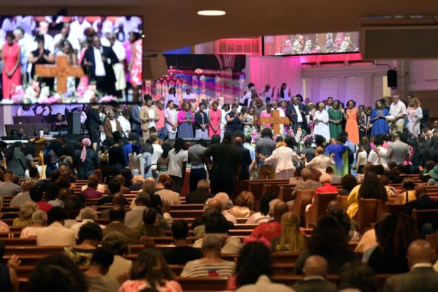 Educators join Pastor Dr. J. Lawrence Turner on stage during the final Sunday service before public schools reopen following the summer break at Mississippi Boulevard Christian Church in Memphis, Tennessee, on August 2, 2026. Like every Saturday during election season, the Black Clergy Collaborative, an organization that brings together dozens of Black churches in Memphis, organizes door-to-door campaigns in the city’s African American neighborhoods to encourage residents to vote. The city’s Black clergy, in the place where Martin Luther King was assassinated in 1968, is redoubling its efforts to mobilize African American voters, in the hope of sending a Democratic representative to the United States Congress. (Photo by Brandon DILL / AFP)