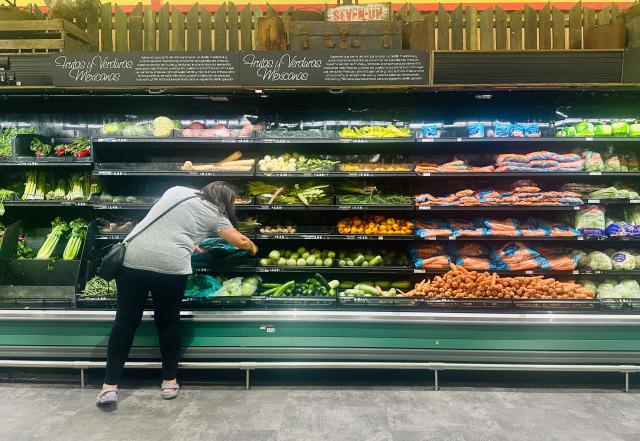 A woman shops for produce at a supermarket in La Puente, California, on August 7, 2026. The US unexpectedly lost thousands of jobs in July, government data showed on August 7, a blow to President Donald Trump's claims of leading an economic revival as his Republican Party gears up for crucial midterm elections. The world's largest economy lost 23,000 jobs in July, data published by the US Bureau of Labor Statistics showed, signalling potential labor market weakness after months of steady growth. (Photo by Frederic J. BROWN / AFP)