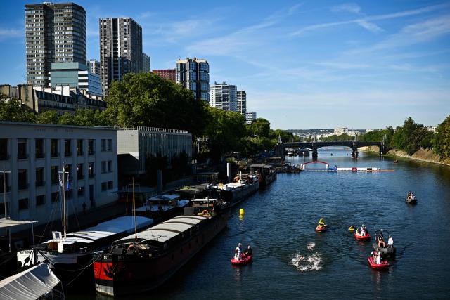 Athletes compete in the 4x1500 mixed relay open water swimming event during the LEN European Aquatics Championships, at the Seine River in Paris on August 8, 2026. (Photo by JULIEN DE ROSA / AFP)