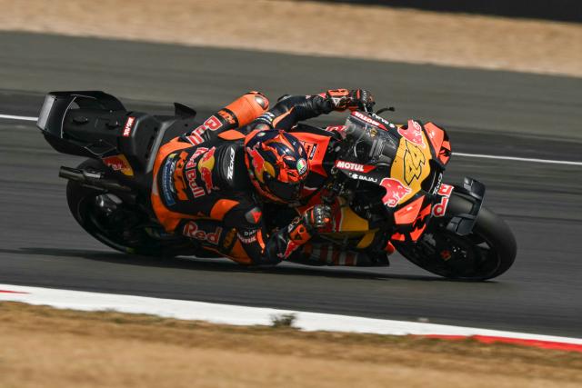 GasGas Factory Racing team Spanish rider Pol Espargaró takes part in MotoGP Qualifying on the second day of the MotoGP British Grand Prix weekend at Silverstone circuit, central England on August 8, 2026. (Photo by Glyn KIRK / AFP)