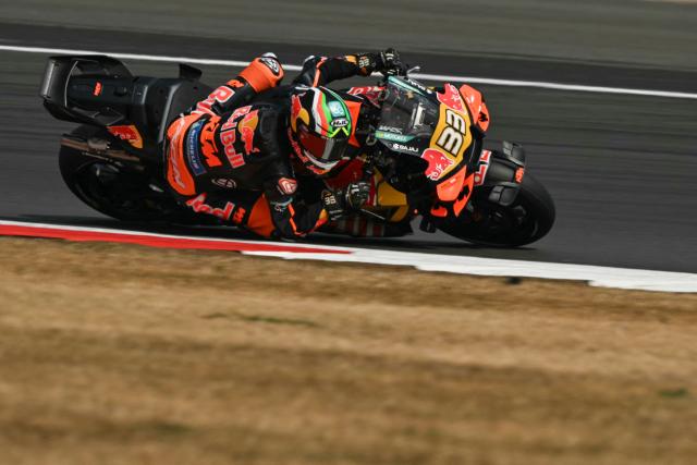 Red Bull KTM Factory Racing's South African rider Brad Binder takes part in MotoGP Qualifying on the second day of the MotoGP British Grand Prix weekend at Silverstone circuit, central England on August 8, 2026. (Photo by Glyn KIRK / AFP)