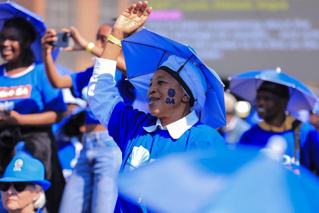 Democratic Alliance (DA) supporters gather in Johannesburg on August 8, 2026 during the party Manifesto launch ahead of November 2026 South Africa local elections. (Photo by MZINGENKOSI SIBANDA / AFP)