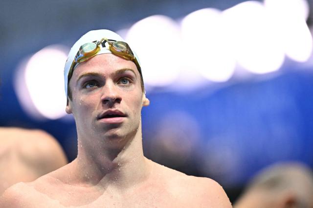 (FILES) France's swimmer Leon Marchand reacts after a heat of the men's 400m individual medley swimming event during the 2025 World Aquatics Championships in Singapore on August 3, 2025. Leon Marchand has withdrawn from the 200m and 400m individual medley swimming events of the LEN European Aquatics Championships due to insufficient recovery from an adductor muscle injury, the French Swimming Federation announced in a statement on August 8, 2026. Swimming events of the European Aquatics Championships are held from August 10 to 16. (Photo by MANAN VATSYAYANA / AFP)