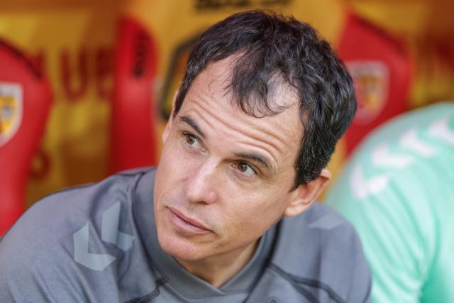 Sunderland's French head coach Regis Le Bris looks on ahead of the friendly football match between RC Lens and AFC Sunderland at the Bollaert-Delelis Stadium in Lens, northern France, on August 8, 2026. (Photo by Sameer Al-DOUMY / AFP)