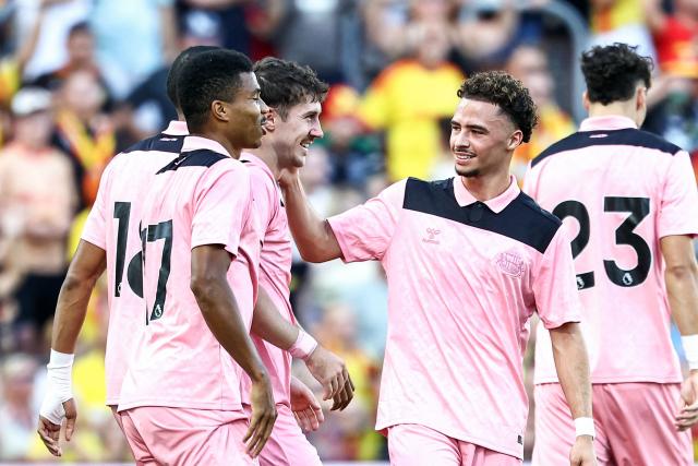 Sunderland's Northern Irish defender #32 Trai Hume (2ndL) celebrates with his teammates after scoring his team's first goal during the friendly football match between RC Lens and AFC Sunderland at the Bollaert-Delelis Stadium in Lens, northern France, on August 8, 2026. (Photo by Sameer Al-DOUMY / AFP)
