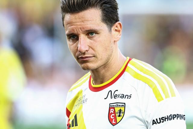 Lens' French forward Florian Thauvin looks on at the end of a friendly football match between RC Lens and AFC Sunderland at the Bollaert-Delelis Stadium in Lens, northern France, on August 8, 2026. (Photo by Sameer Al-DOUMY / AFP)