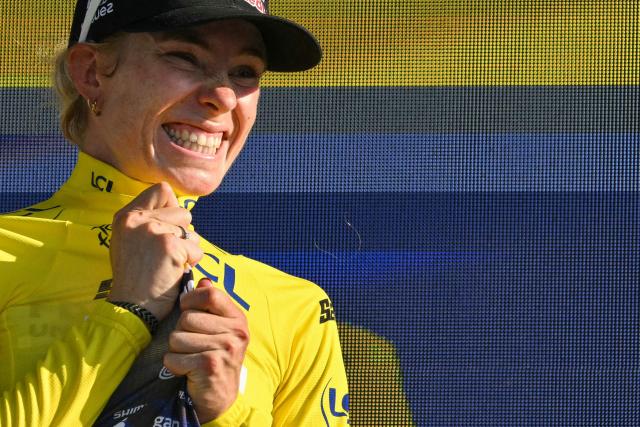 FDJ-SUEZ's Dutch rider Demi Vollering celebrates on the podium wearing the overall leader's yellow jersey after the 8th (out of 9) stage of the fifth edition of the Women's Tour de France cycling race, 171.9 km from Sisteron to Nice, in Nice, southeastern France on August 8, 2026. (Photo by NICOLAS TUCAT / AFP)