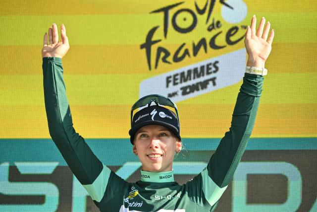 Team SD Worx-Protime's Dutch rider Lorena Wiebes celebrates on the podium wearing the best sprinter's green jersey after the 8th (out of 9) stage of the fifth edition of the Women's Tour de France cycling race, 171.9 km from Sisteron to Nice, in Nice, southeastern France on August 8, 2026. (Photo by NICOLAS TUCAT / AFP)