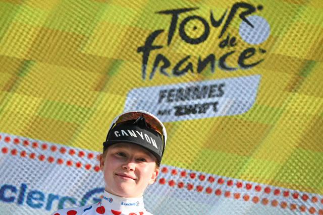 Fenix-Deceuninck's Dutch rider Puck Pieterse celebrates on the podium wearing the best climber's polka dot (dotted) jersey after the 8th (out of 9) stage of the fifth edition of the Women's Tour de France cycling race, 171.9 km from Sisteron to Nice, in Nice, southeastern France on August 8, 2026. (Photo by NICOLAS TUCAT / AFP)