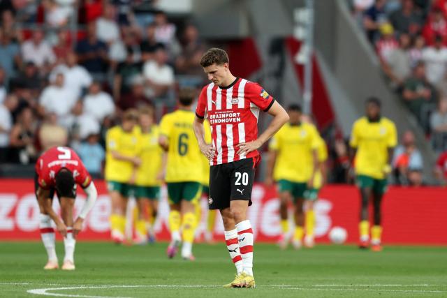 PSV Eindhoven's Dutch midfielder #20 Guus Til (C) reacts after PSV conceed Fortuna Sittard first goal during the Dutch Eredivisie football match between PSV Eindhoven and Fortuna Sittard at the Philips Stadium in Eindhoven on August 8, 2026. (Photo by Sonny Lensen / ANP / AFP) / Netherlands OUT