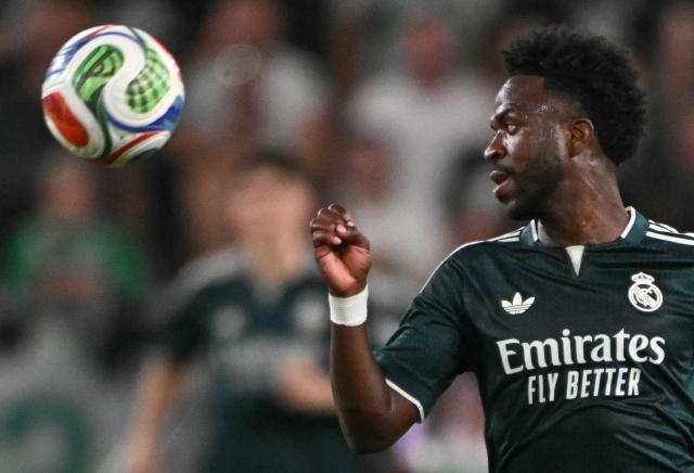 Real Madrid's Brazilian forward #07 Vinicius Junior controls the ball during the pre-season football match between Ferencvaros and Real Madrid in Budapest, Hungary on August 8, 2026. Real Madrid on August 6, 2026 announced a new six-year deal for star forward Vinicius Junior and the signing of teenage sensation Yan Diomande in a major boost to their quest to end a two-year trophy drought. (Photo by Attila KISBENEDEK / AFP)