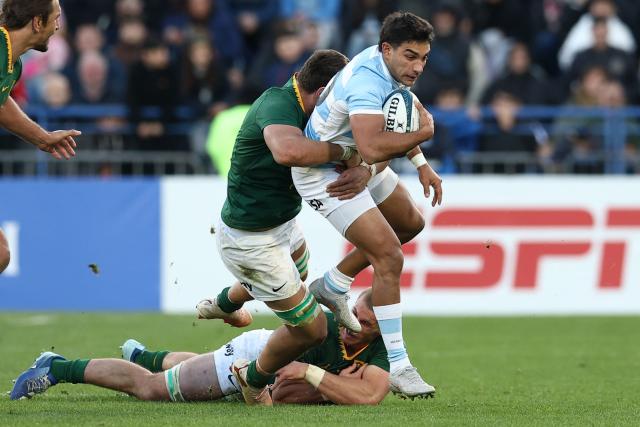 Argentina's Santiago Carreras is tackled by South Africa's flanker Elrigh Louw during the Rugby Union one-off test match between Argentina and South Africa at the Jose Amalfitani stadium in Buenos Aires on August 8, 2026. (Photo by Alejandro PAGNI / AFP)