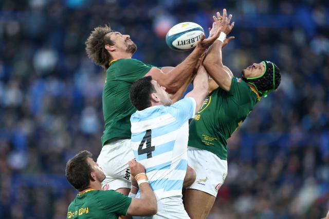 Argentina's lock Guido Petti vies for the ball against South Africa's lock Eben Etzebeth (L) and South Africa's wing Edwill van der Merwe during a Rugby Union one-off test match between Argentina and South Africa at the Jose Amalfitani stadium in Buenos Aires on August 8, 2026. (Photo by Alejandro PAGNI / AFP)