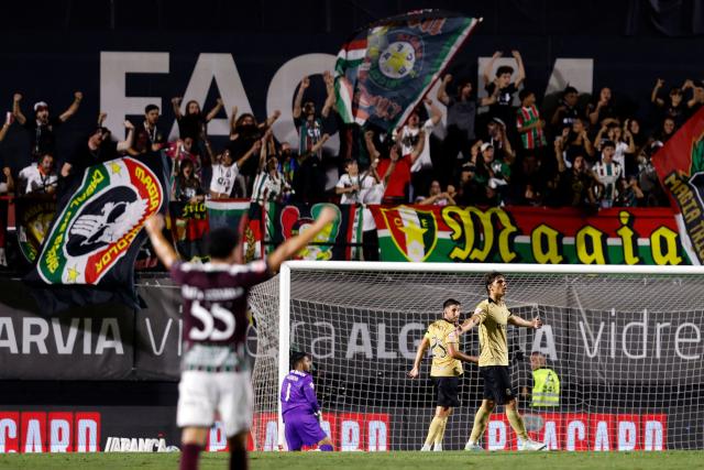 Sporting Lisbon's Portuguese defender #72 Eduardo Quaresma (R) reacts to Estrela's first goal during the Portuguese League football match between CF Estrela da Amadora and Sporting CP at Jose Gomes stadium in Amadora on August 8, 2026. (Photo by FILIPE AMORIM / AFP)