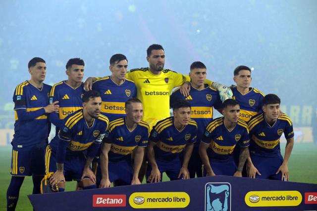 Boca Juniors players pose for a team photo ahead of the Argentine first division football match between Boca Juniors and Velez Sarsfield at the Tomas Adolfo Duco stadium in Buenos Aires on August 8, 2026. (Photo by JUAN MABROMATA / AFP)