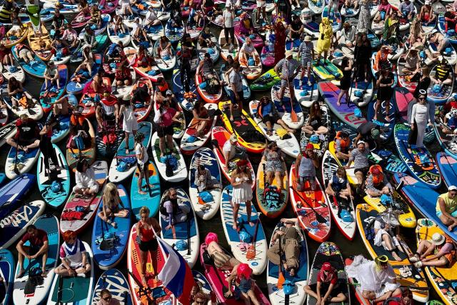 Participants attend the Yauzafest SUP stand-up paddle boarding festival on the Yauza river in Moscow on August 9, 2026. (Photo by Igor IVANKO / AFP)