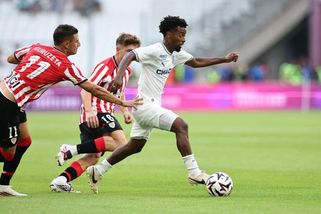 Marseille's English midfielder #07 Angel Gomes (C) runs with the ball during the pre-season friendly football match between Olympique de Marseille (OM) and Athletic Bilbao at Stade Velodrome in Marseille, southern France on August 9, 2026. (Photo by Thibaud MORITZ / AFP)