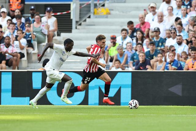 Marseille's American midfielder #22 Timothy Weah (L) and Athletic Bilbao's Spanish forward #23 Robert Munoz fight for the ball during the pre-season friendly football match between Olympique de Marseille (OM) and Athletic Bilbao at Stade Velodrome in Marseille, southern France on August 9, 2026. (Photo by Thibaud MORITZ / AFP)