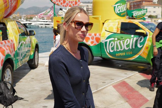 Director of the race Marion Rousse arrives to welcome caravanners during the 9th and final stage of the fifth edition of the Women's Tour de France cycling race, 99.2 km from Nice to Nice, southeastern France on August 9, 2026. (Photo by Valery HACHE / AFP)