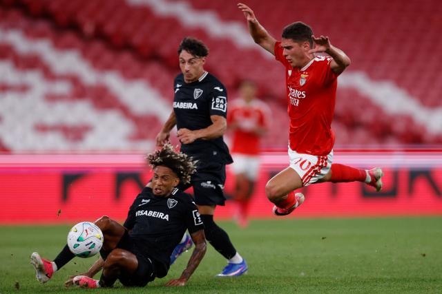Academico de Viseu's Portuguese defender #75 Ricardo Ribeiro Vieira "Robinho" (L) and Benfica's Ukrainian midfielder #10 Georgiy Sudakov (R) vie for the ball during the Portuguese League football match between SL Benfica and Academico de Viseu FC at Estadio da Luz in Lisbon on August 9, 2026. (Photo by FILIPE AMORIM / AFP)