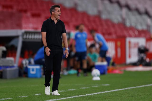 Benfica's Portuguese coach Marco Silva shouts to players during the Portuguese League football match between SL Benfica and Academico de Viseu FC at Estadio da Luz in Lisbon on August 9, 2026. (Photo by FILIPE AMORIM / AFP)