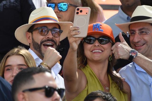 Colombia'S President Abelardo de la Espriella (L) poses for a selfie with supporters during the traditional Silleteros parade held as part of the Flower Festival in Medellin, Antioquia department, Colombia on August 9, 2026. (Photo by Jaime SALDARRIAGA / AFP)