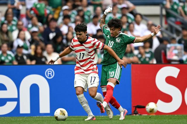 US forward #17 Ruben Ramos and Mexico's midfielder #10 Santiago Sandoval fight for the ball during the Concacaf U-20 Championship final football match between United States and Mexico at the Banorte Stadium in Mexico City on August 9, 2026. (Photo by Yuri CORTEZ / AFP)