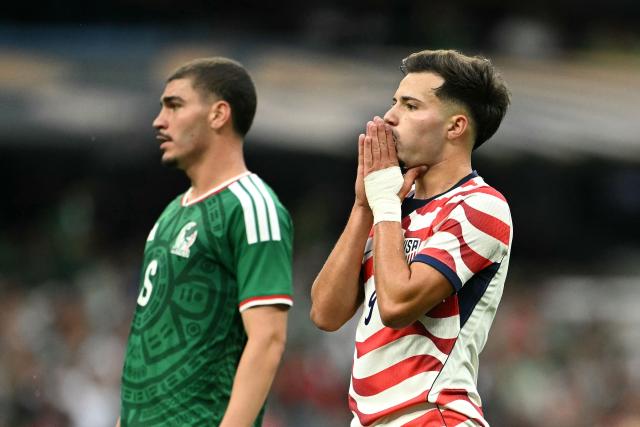 US forward #09 Dino Klapija (R) reacts to a missed chance past Mexico's midfielder #06 Henrique Simeone during the Concacaf U-20 Championship final football match between United States and Mexico at the Banorte Stadium in Mexico City on August 9, 2026. (Photo by Yuri CORTEZ / AFP)