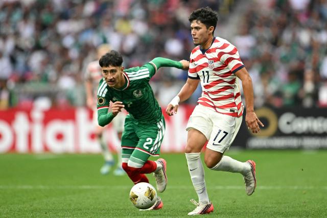 US forward #17 Ruben Ramos (R) and Mexico's defender #02 Juan Echilvestre fight for the ball during the Concacaf U-20 Championship final football match between United States and Mexico at the Banorte Stadium in Mexico City on August 9, 2026. (Photo by Yuri CORTEZ / AFP)