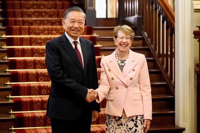 New South Wales' Governor Margaret Beazley (R) and Vietnam's President To Lam pose at Government House in Sydney on August 10, 2026. (Photo by BIANCA DE MARCHI / POOL / AFP)