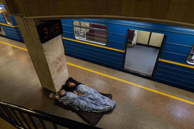 People sleep as they take shelter overnight, in a Kyiv metro station following warnings of a possible Russian air attack, on early August 10, 2026, amid the Russian invasion of Ukraine. By sunrise, no large-scale attack had taken place on the Ukranian capital as warnings continued for the coming days. (Photo by Serhii Okunev / AFP)